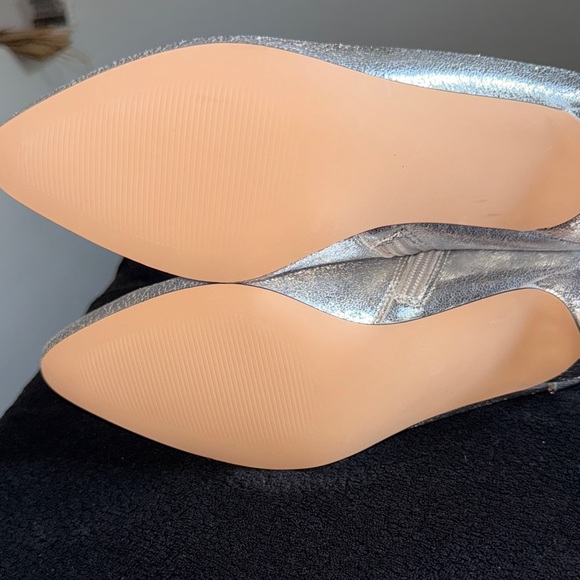 New-XOXO Shimmering Silver Ankle Booties - Picture 7 of 7